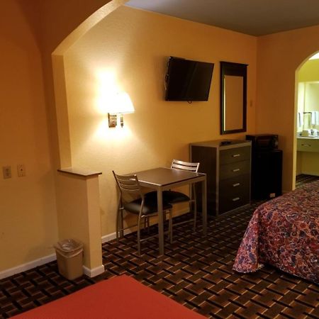 Texan Inn & Suites Louetta Bagian luar foto