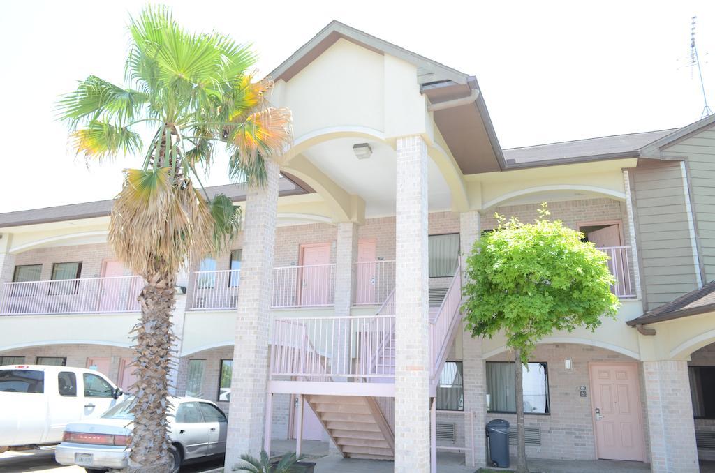 Texan Inn & Suites Louetta Bagian luar foto