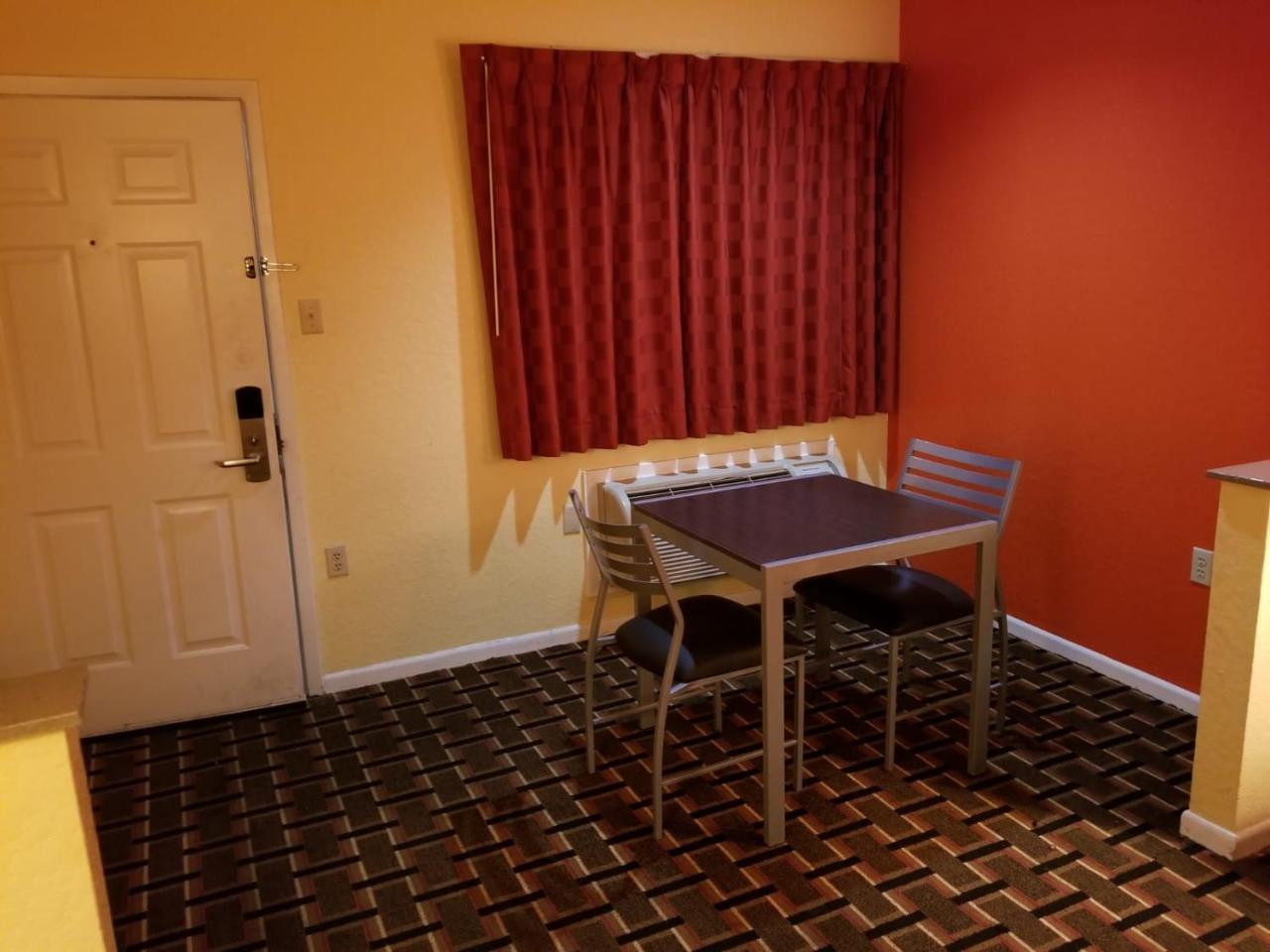 Texan Inn & Suites Louetta Bagian luar foto