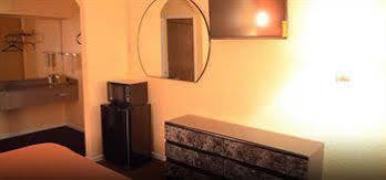 Texan Inn & Suites Louetta Bagian luar foto